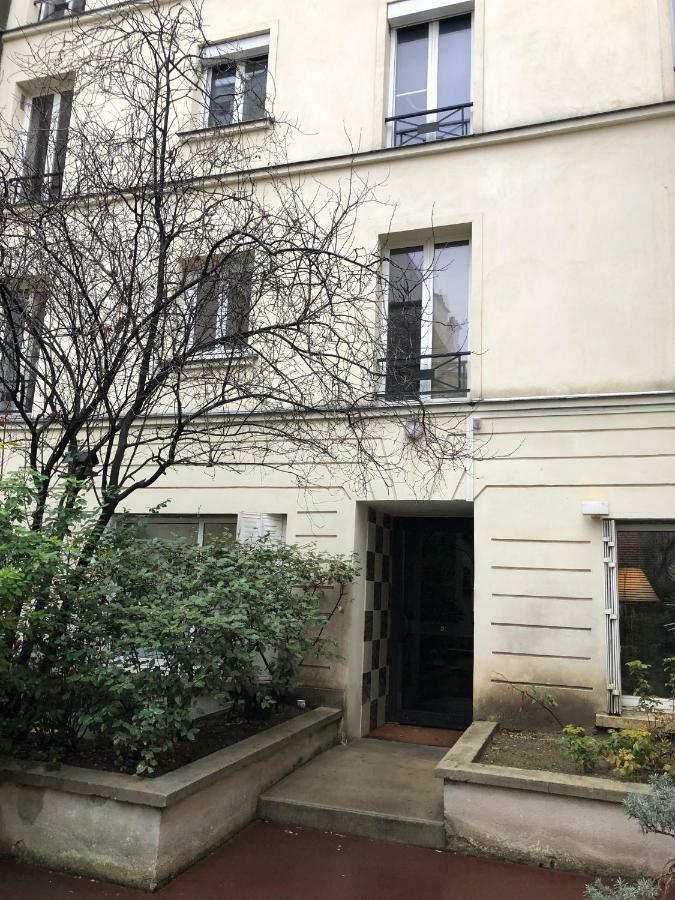 Апартаменти 23 Rue De La Chapelle Париж Екстер'єр фото